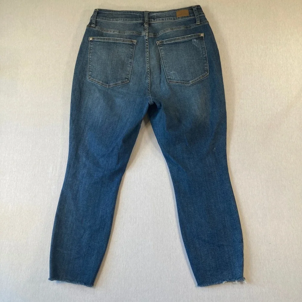 Judy Blue 14W Relaxed Fit Distressed Skinny Jeans Medium Wash Raw Hem 25